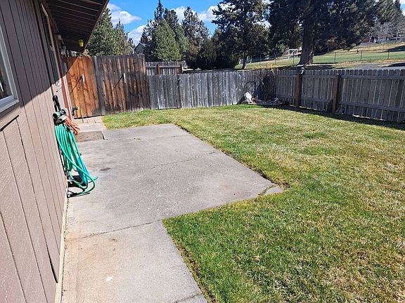 2nd image of 464 NE Thurston Ave #464