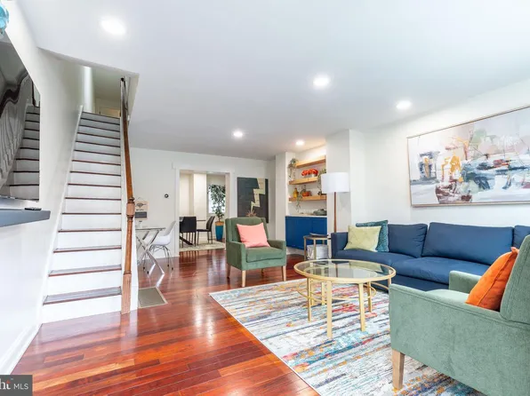 2528 Carpenter St, Philadelphia, PA 19146