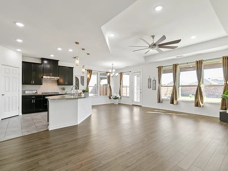 4208 Wood River Trl — Photo 8