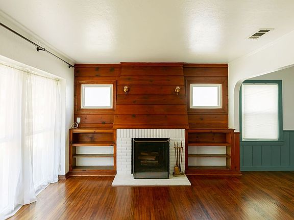 3rd image of 110 N Briscoe Blvd