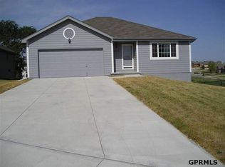 612 Eagle View Dr, Papillion, NE 68133