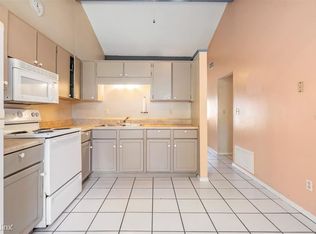 8506R Colleen Ct, Tampa, FL 33615
