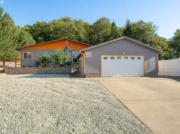 224 Aker Dr, Myrtle Creek, OR 97457