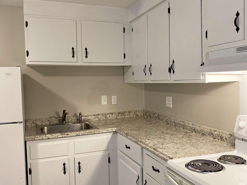 1st image of 44 Silver Ln #5