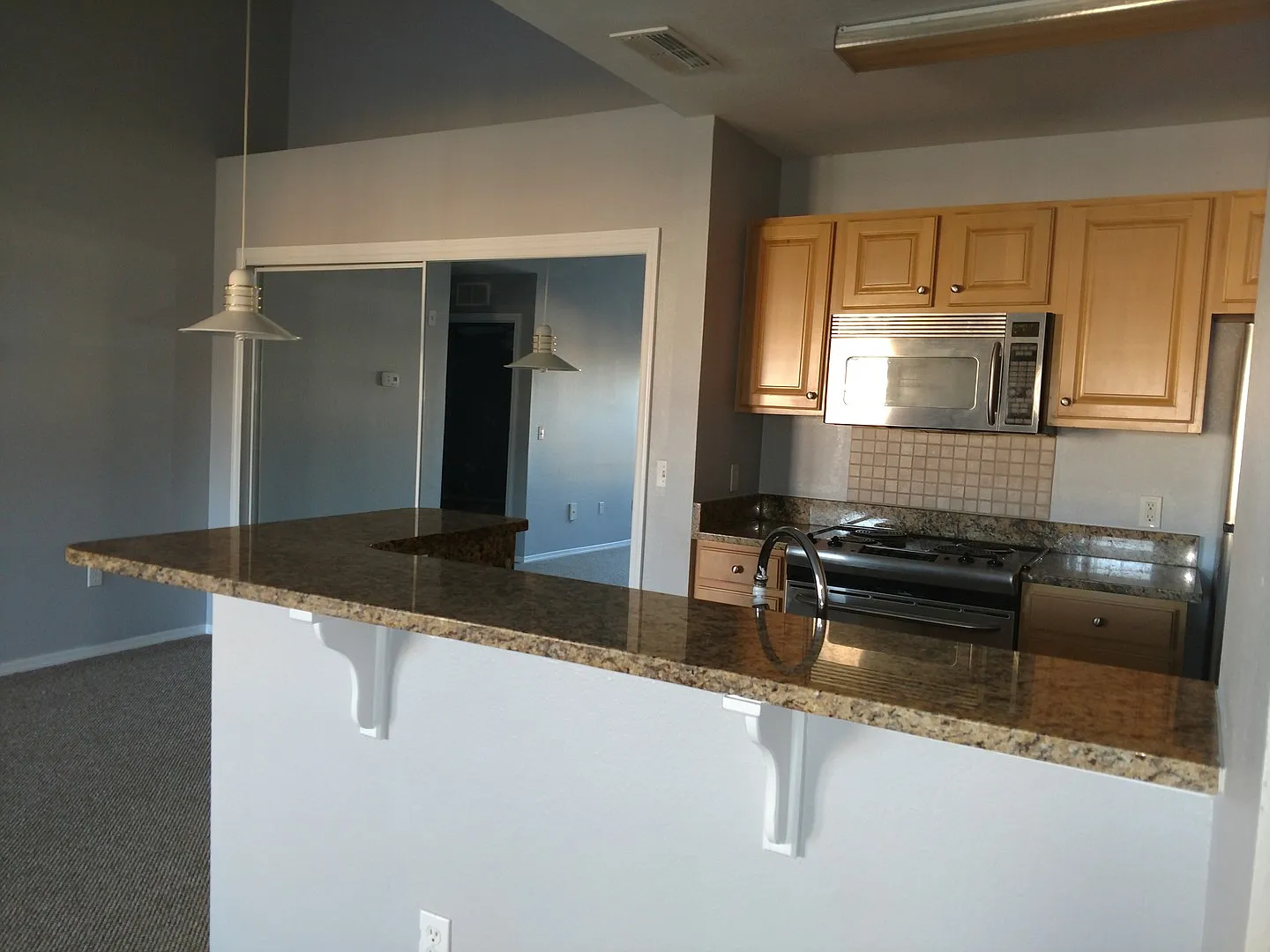 Beautiful Townhome in the Gated Community of Nautilus Cove! *Water/Sewer, Garbage & Lawncare Incl... — Photo 3