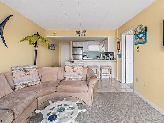 4th image of 200 Bay Ave Suite 212