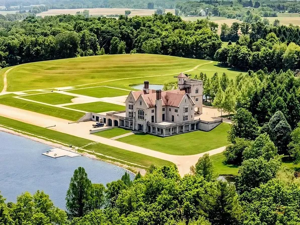 17519 Lincoln Rd, Harvard, IL 60033