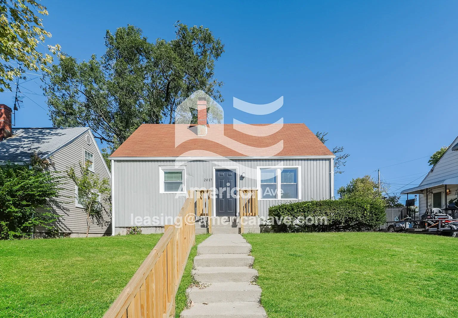 3 bed, 1.0 bath, 1051 sqft, $1,233 — Photo 1