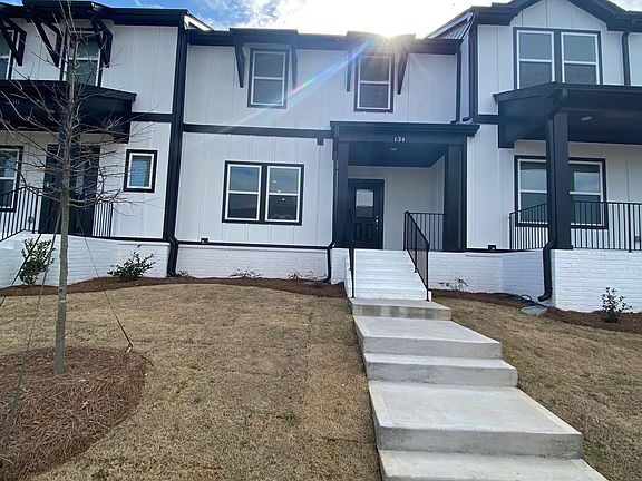 3rd image of 134 Reagan St