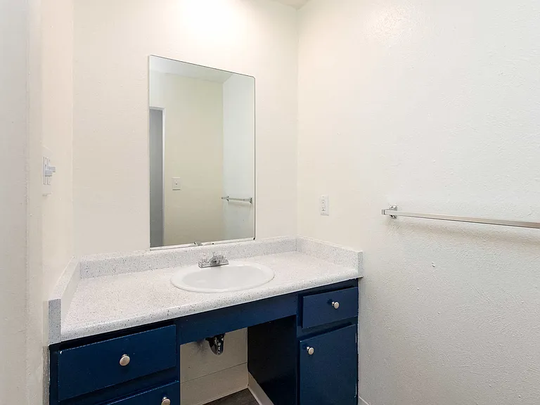 Carriage Green Apartments — Photo 20