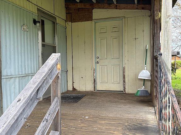 Covered porch and enclosed patio