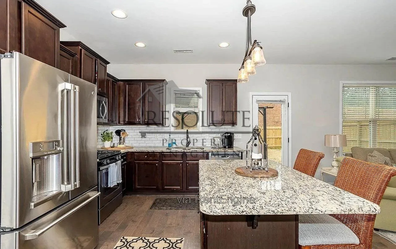 3 bed, 2.5 bath, 1510 sqft, $1,795 — Photo 2