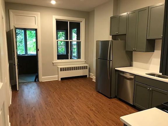 2nd image of 835 W Oakdale Ave #2