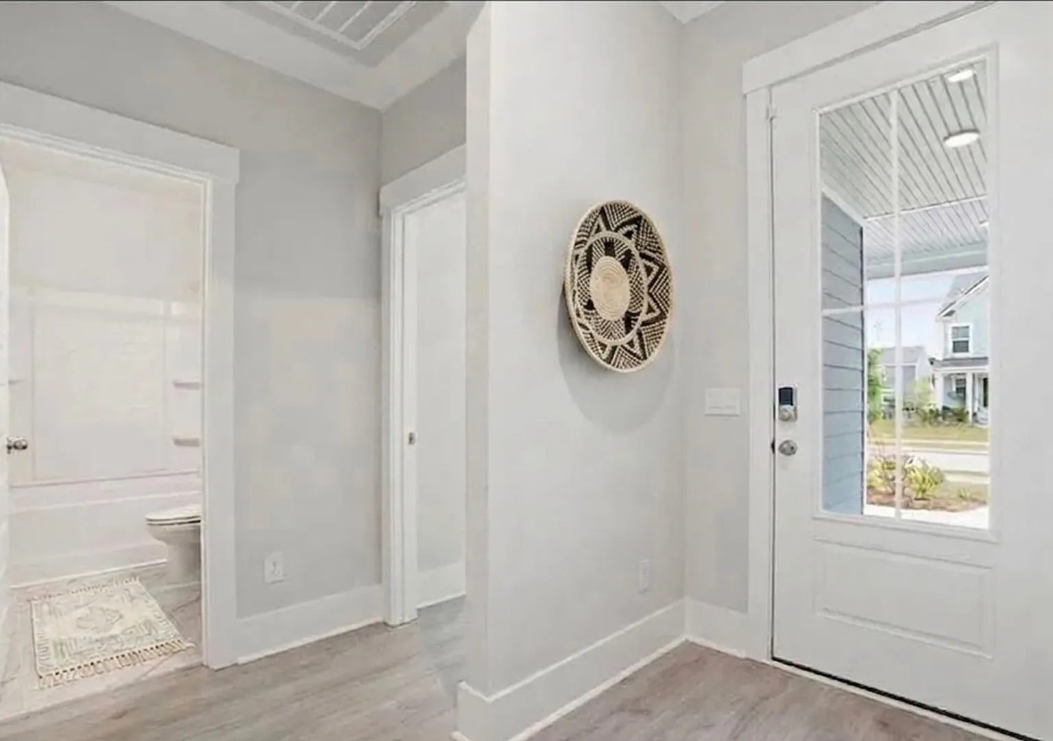 Charming 4-bedroom, 2-bath home in Summerville, SC — Photo 4
