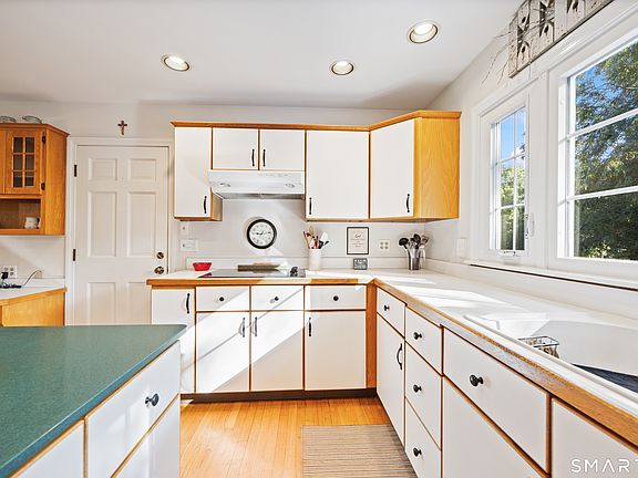 4th image of 98 Merwin Circle