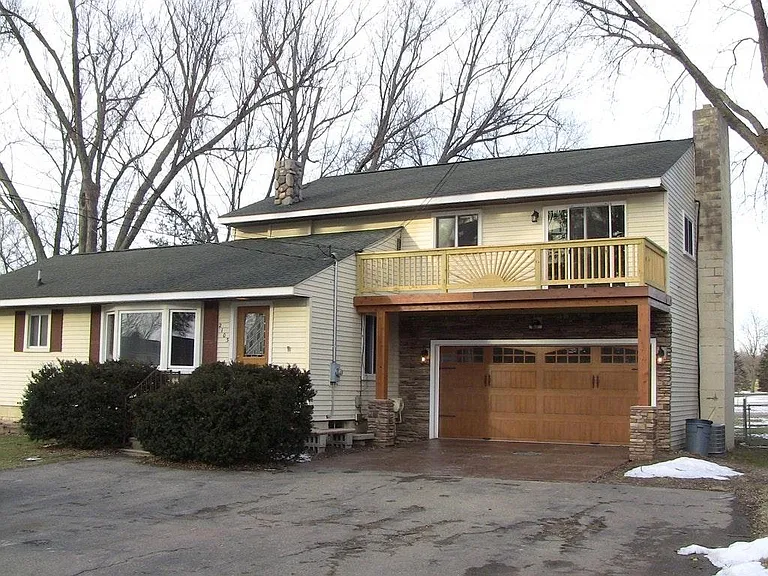 2103 Jackson Blvd — Photo 1