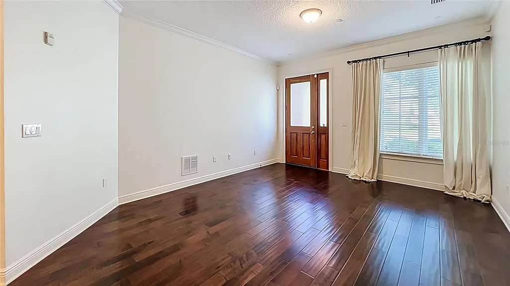 3 bed, 3.5 bath, 2860 sqft, $5,700 — Photo 4