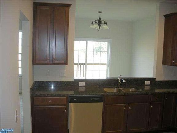 4th image of 42 Clement Ct