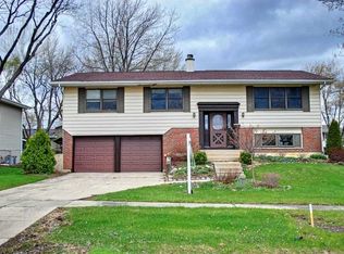 1030 Lancaster Ct, Hoffman Estates, IL 60169