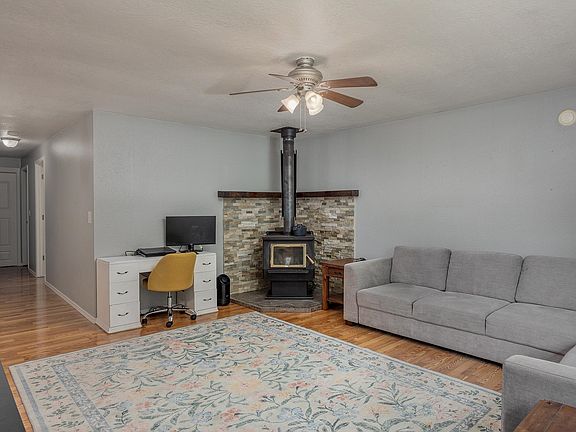 2nd image of 936 Ridgetop Rd