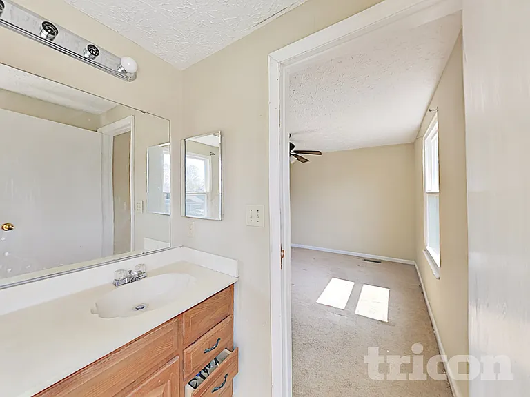 3708 W 42nd Ter — Photo 9