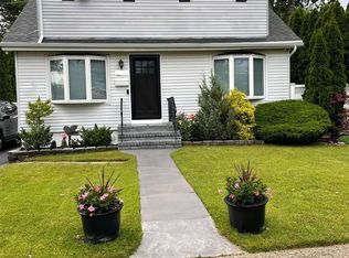 2585 Martin Ave, Bellmore, NY 11710