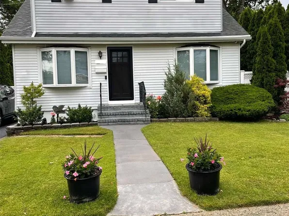 2585 Martin Avenue, Bellmore, NY 11710