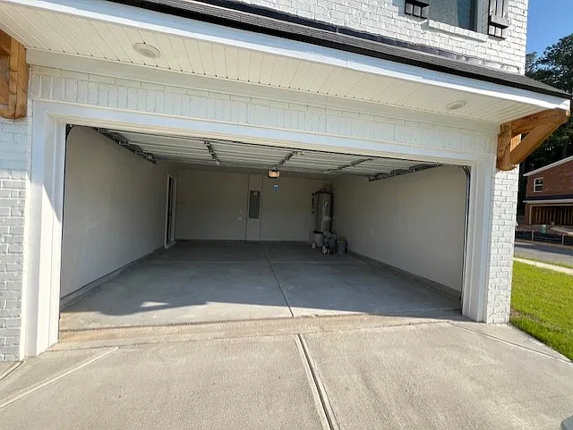 3420 Stonewall Ln — Photo 3