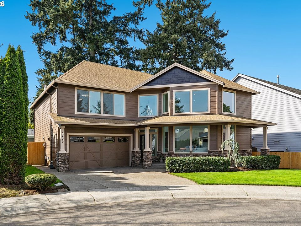 1st image of 3709 NE 104th Cir