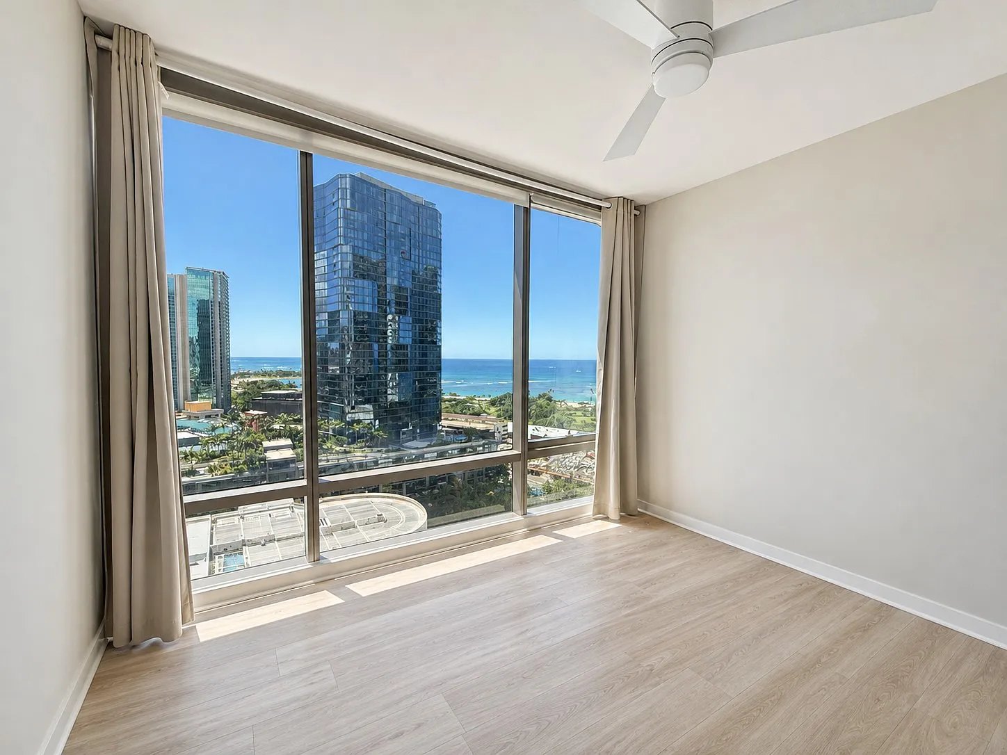 2 bed, 978 sqft, $5,100 — Photo 4