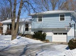 1204 S Tabbert Cir, Sioux Falls, SD 57103