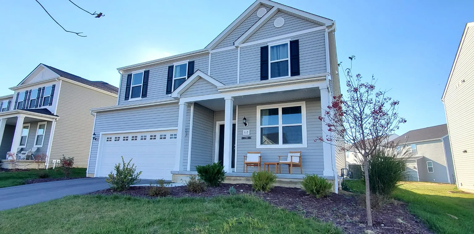 4 bed, 2.5 bath, 2839 sqft, $3,000 — Photo 1