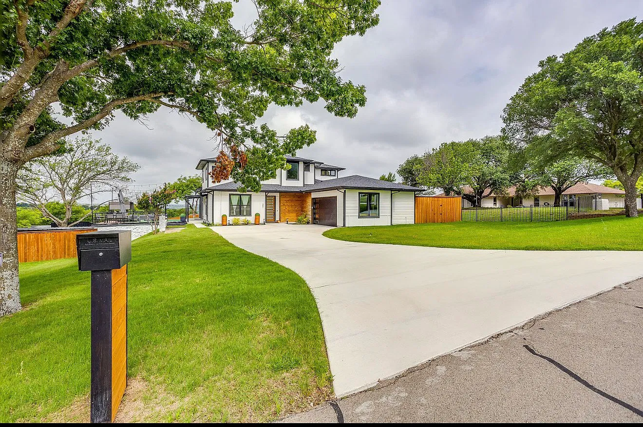 6 bed, 4500 sqft, $6,500 — Photo 3