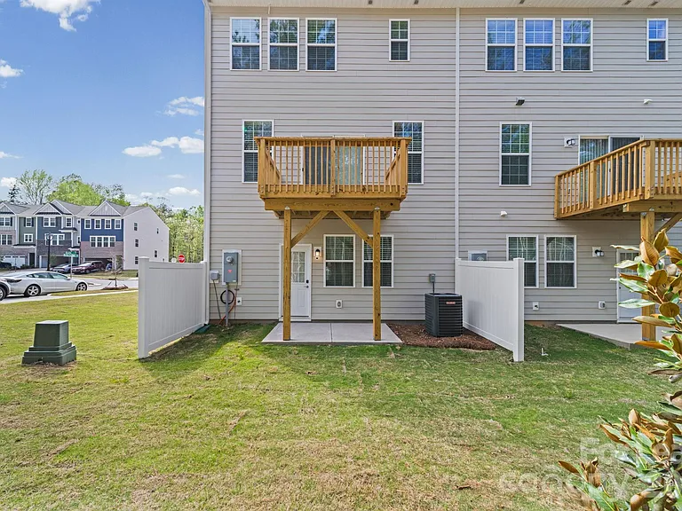 1104 Bandon Dr — Photo 32