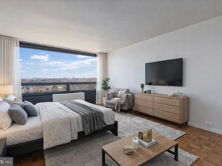 4000 N Charles St #905 — Photo 3