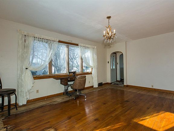 4th image of 2790 Buena Vista St