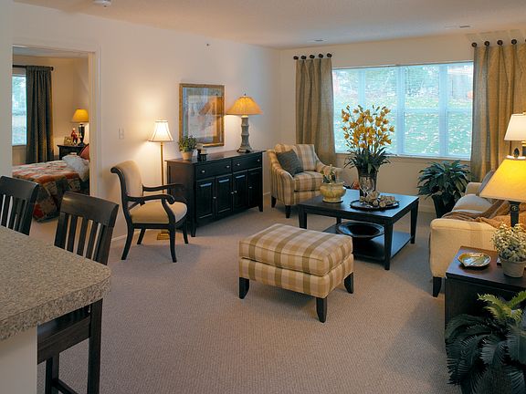 4th image of 321 Hilltop Dr