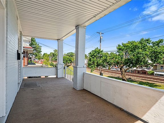4th image of 2632 Broadway Ave