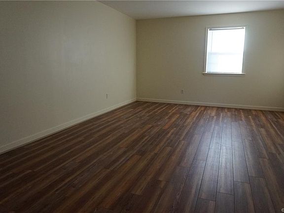 3rd image of 2000 Sunnyside Ave