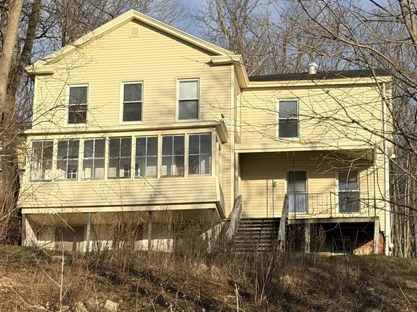 16 1st St, Castleton, NY 12033