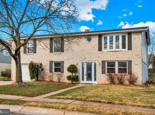 511 Oakwood Dr, Dover, PA 17315