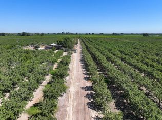 7476 E Mount Whitney Ave, Laton, CA 93242