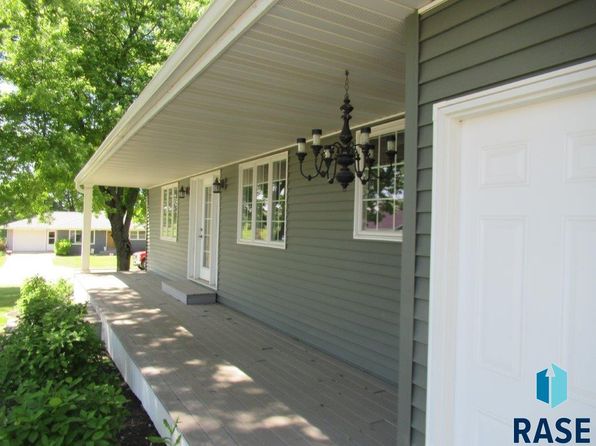 206 W 7th St, Adrian, MN 56110