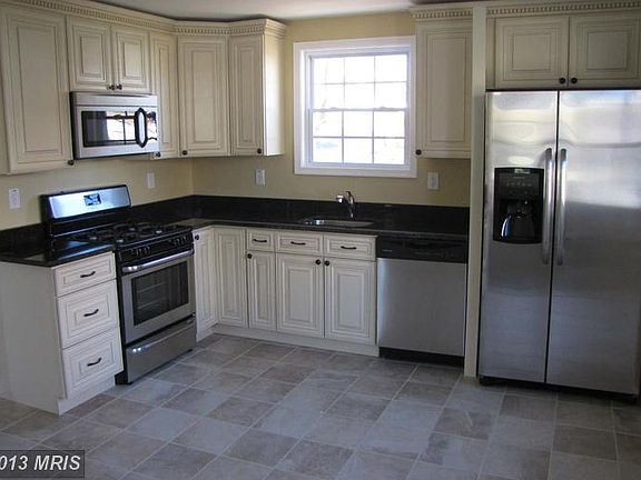 3rd image of 8204 Evergreen Dr