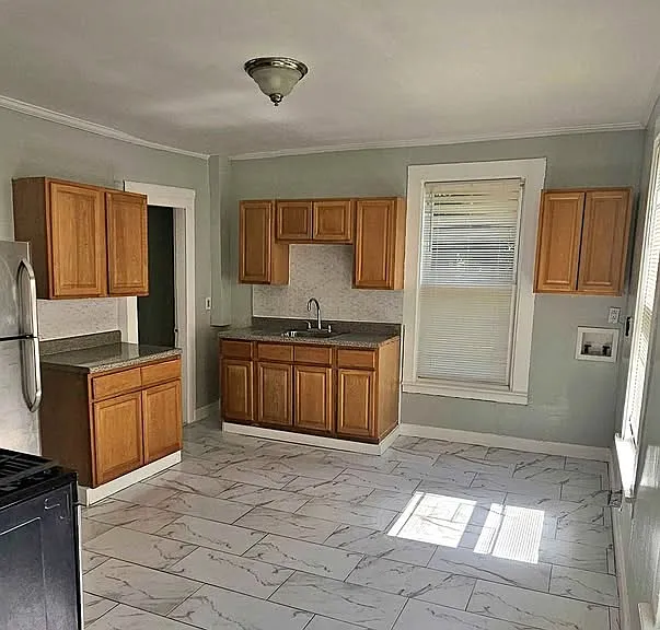611 Elm St #2 — Photo 8
