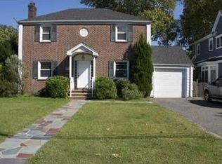 572 Bogert Rd, River Edge, NJ 07661
