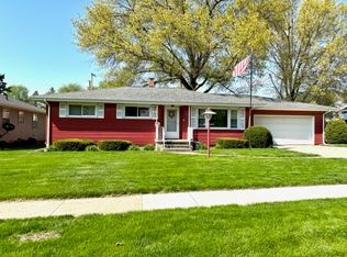 1117 Tee St, Dixon, IL 61021