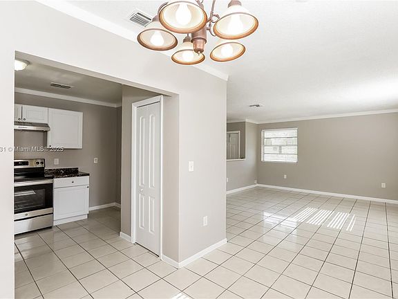 5th image of 381 NE 164th St