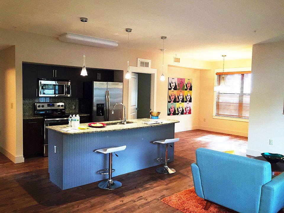 1st image of 4600 S Sheridan Rd #201