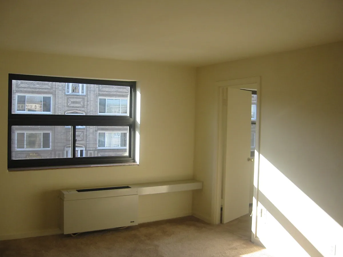 Building Photo - 2900 Voelkel Ave #101